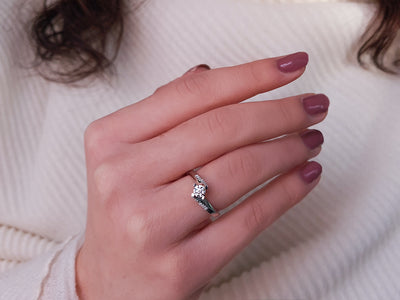 Total 0.30 carat diamond solitaire ring