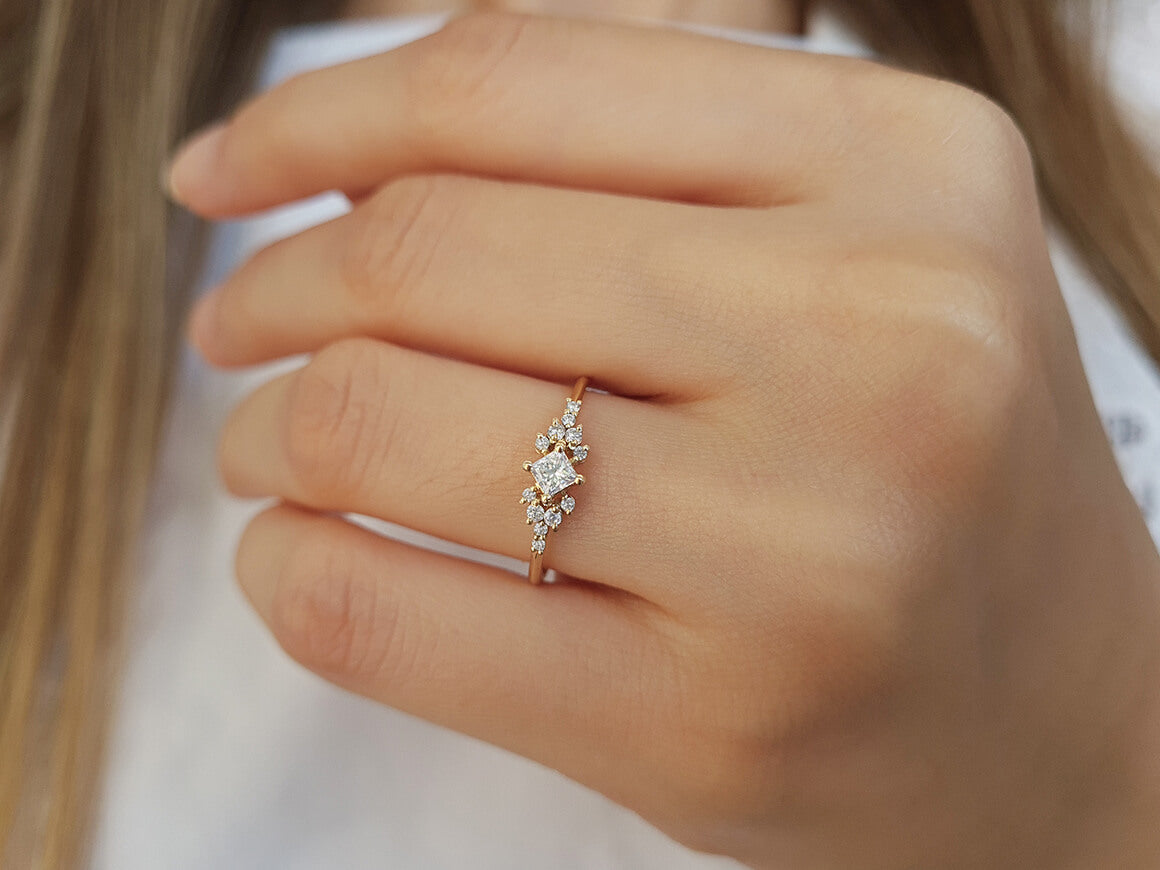Bague solitaire princesse en diamant de 0,32 carat au total 