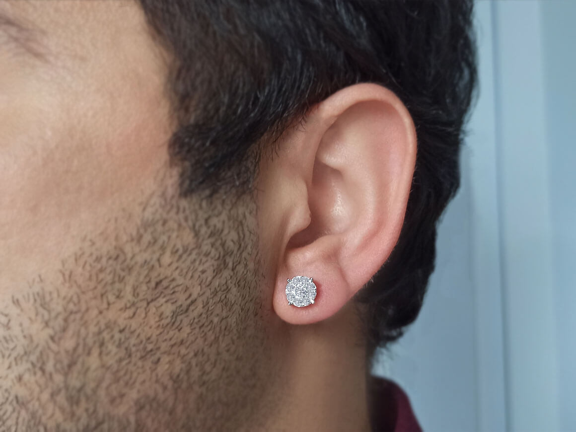 Boucle d'oreille homme en or blanc 8 carats avec diamant de 0,40 carat