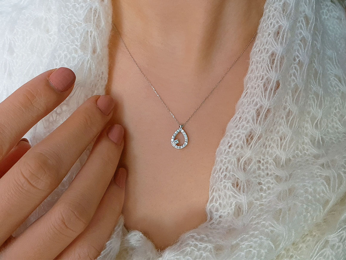 Diamant Tropfen Collier in 585er 14 Karat Weißgold - handgefertigter Diamantschmuck aus Feingold | Sirius Diamant