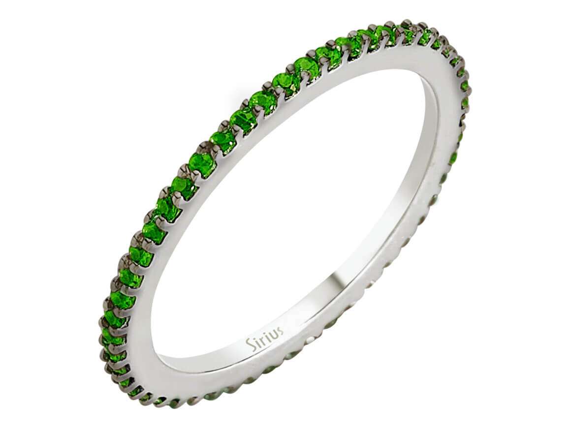 0,50 Karat Tsavorite rundum Allianz - handgefertigter Diamantschmuck aus Feingold | Sirius Diamant