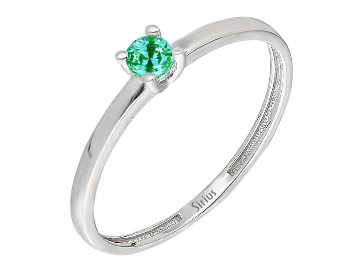Solitaire ring with tsavorite