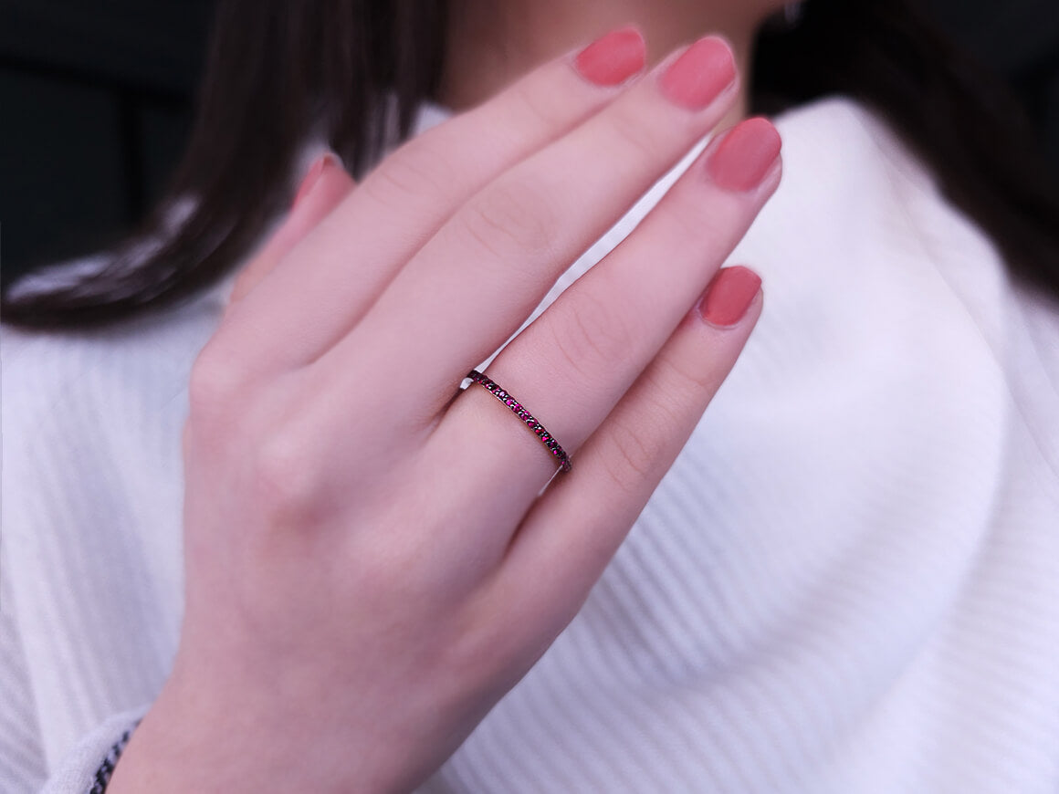 Memoire ring with rubies