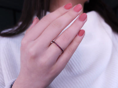 Memoire ring with rubies