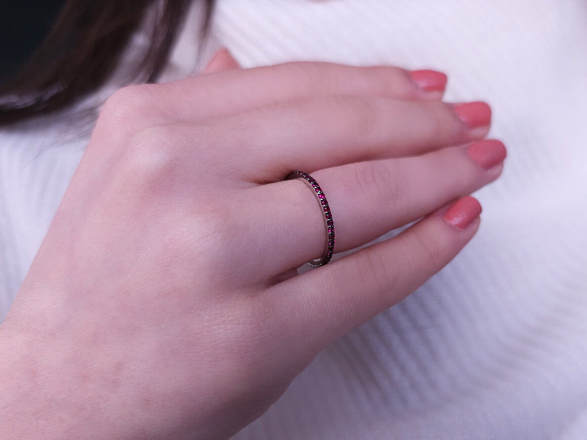 Memoire ring with rubies