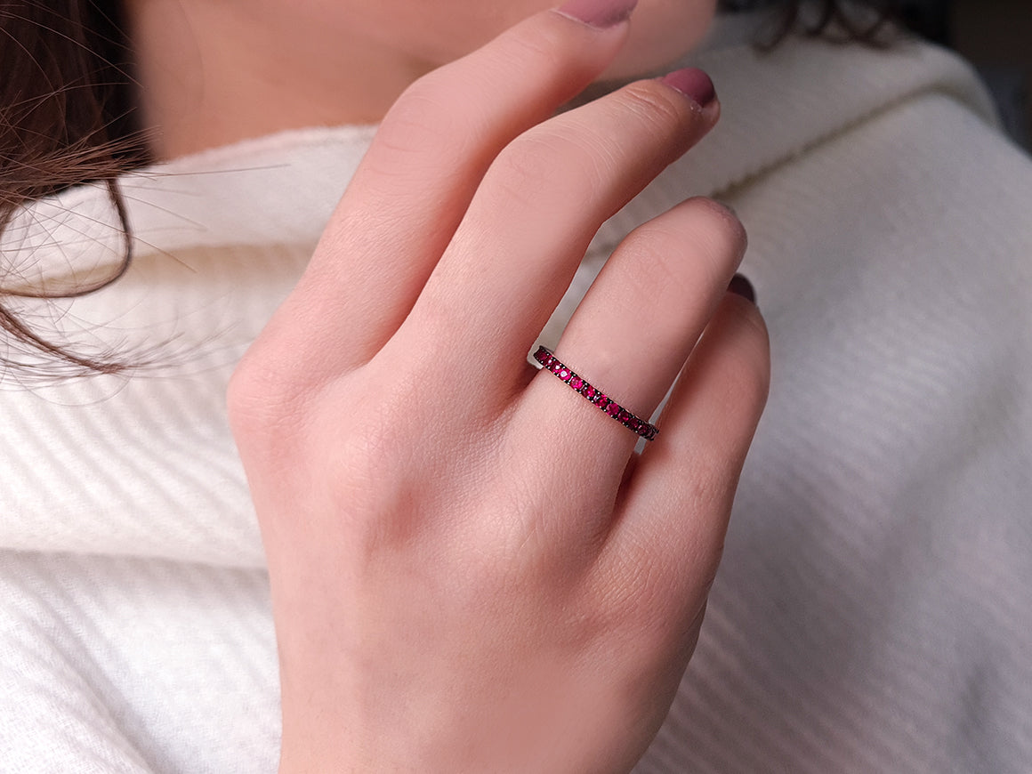 Ruby semi-circular alliance in 585 14 karat white gold
