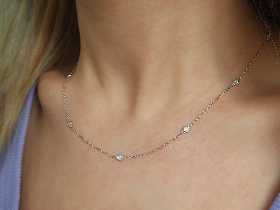 0,27 Karat Diamant 9 Diamanten Halskette in 14 Karat Weißgold - handgefertigter Diamantschmuck aus Feingold | Sirius Diamant