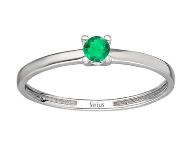 Solitaire ring with emerald