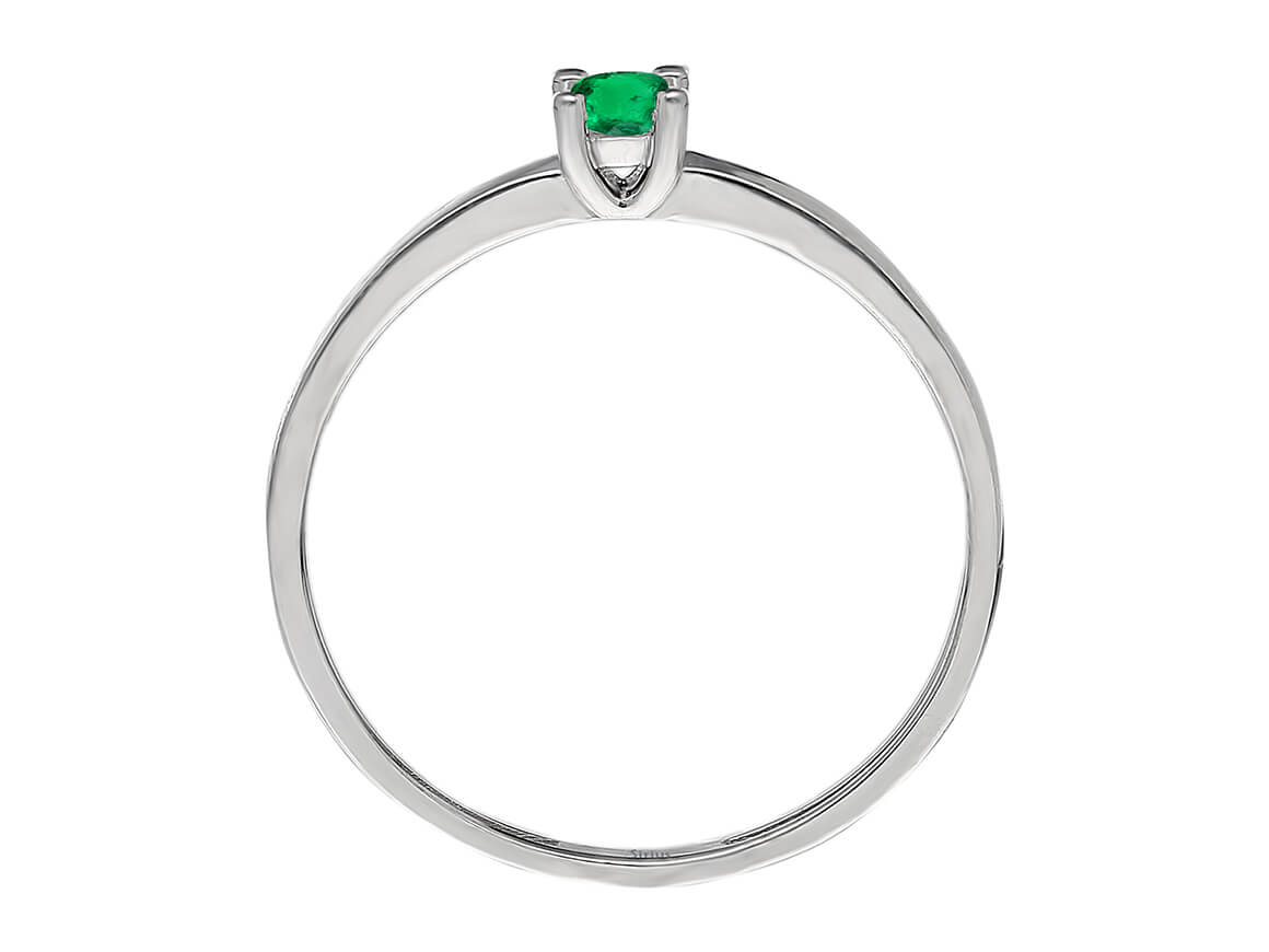 Solitaire ring with emerald