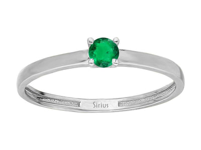 Solitaire ring with emerald