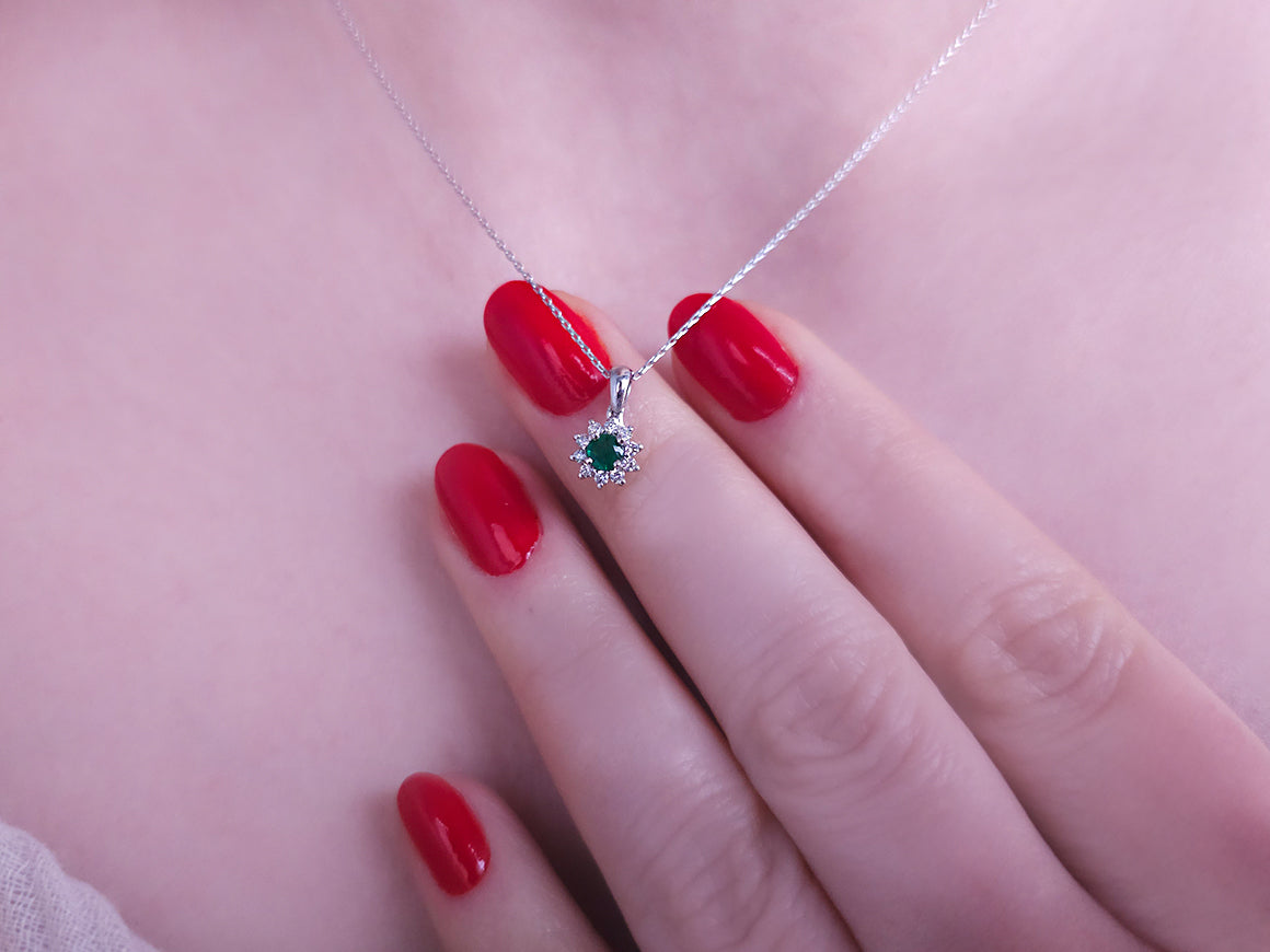 Diamant und Smaragd Collier - handgefertigter Diamantschmuck aus Feingold | Sirius Diamant