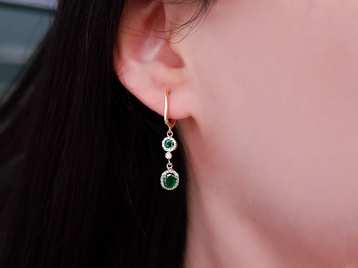 Belladore Ohrringe mit Smaragd und Diamanten - handgefertigter Diamantschmuck aus Feingold | Sirius Diamant