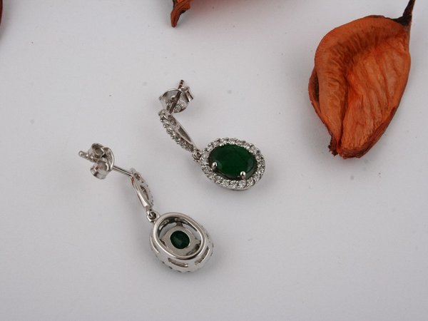 Diamant und Oval Smaragd Ohrringe