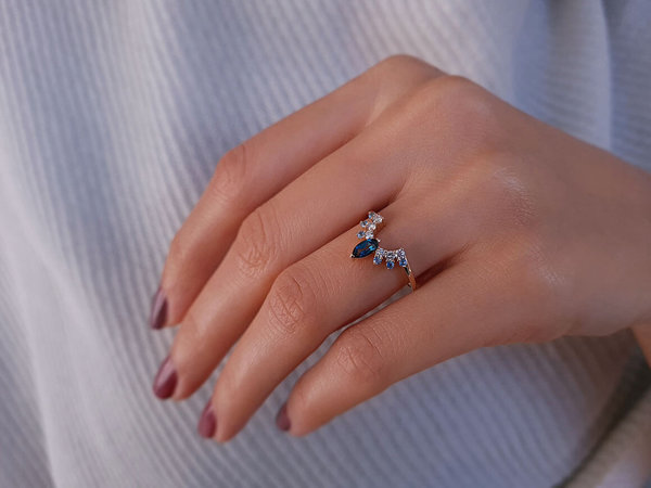 Diamant Blaue Traumkrone Ring in 585er 14 Karat Rotgold