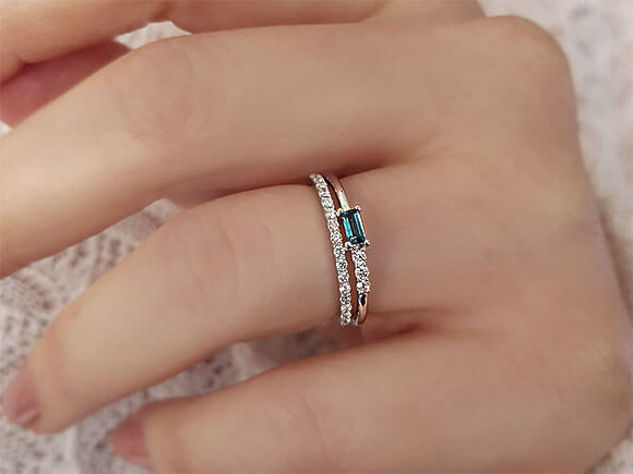 Diamant und Baguette London Blauer Topas Ring