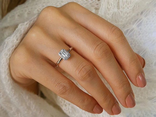 Diamant und Emerald Schliff Weißer Saphir Ring