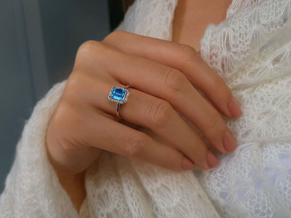 Diamant und Emerald Cut Blauer Topas Ring