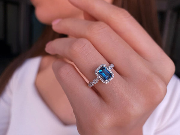 Diamant und London Blauer Topas Samsara Ring